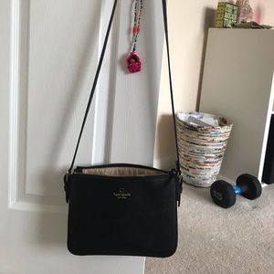•Black Kate spade crossbody•